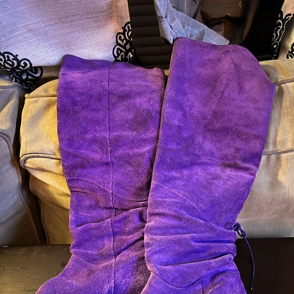 Beautiful Vintage Purple Suede Boots - Picture 5 of 6